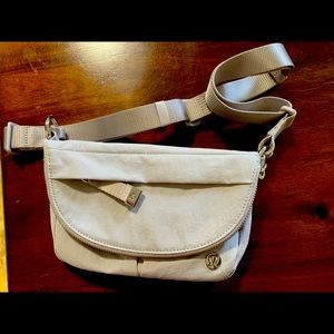 Lululemon festival bag